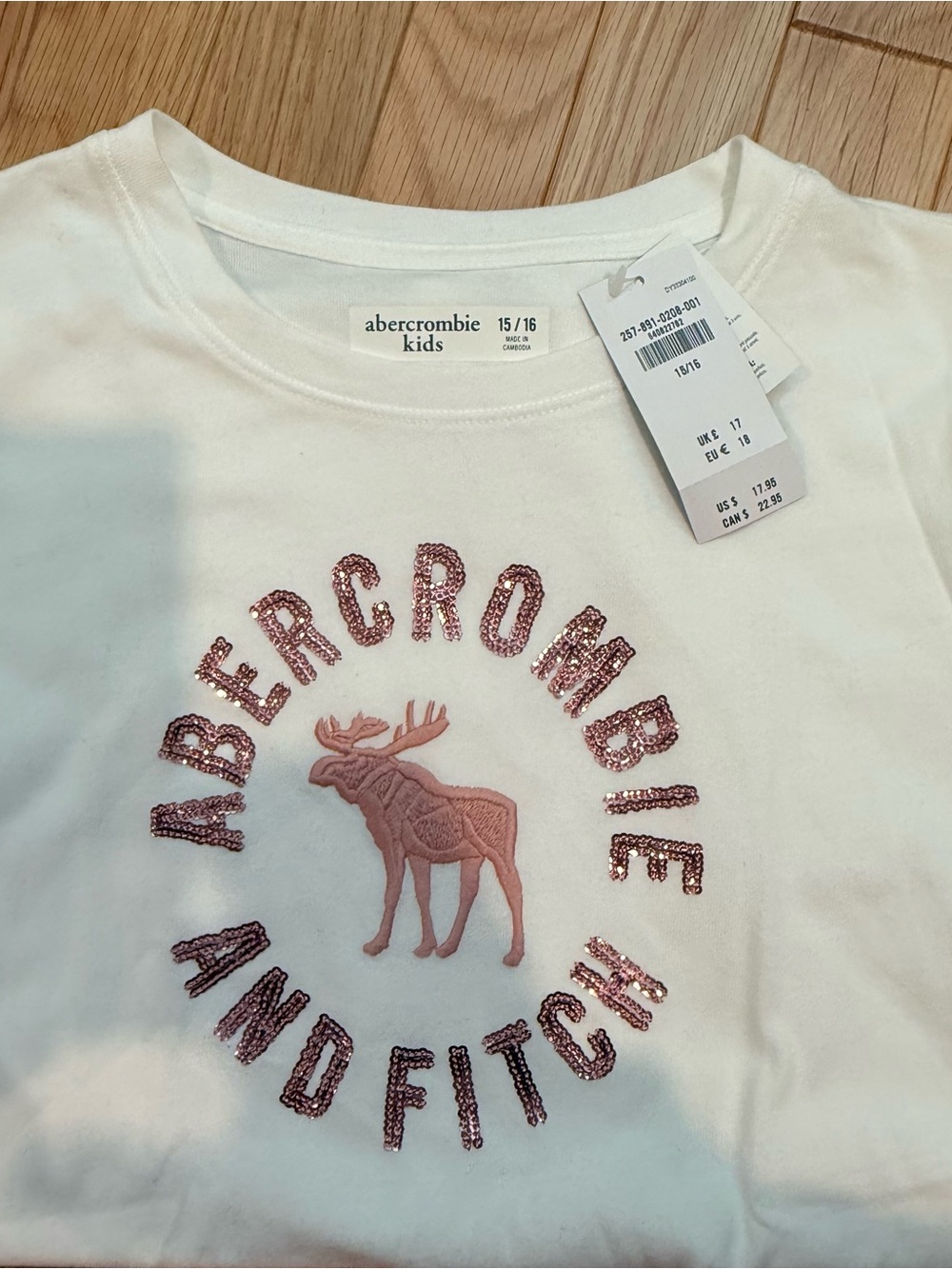 NWT! Abercrombie & Fitch Kids White Tee with Black Logo - Picture 4 of 5